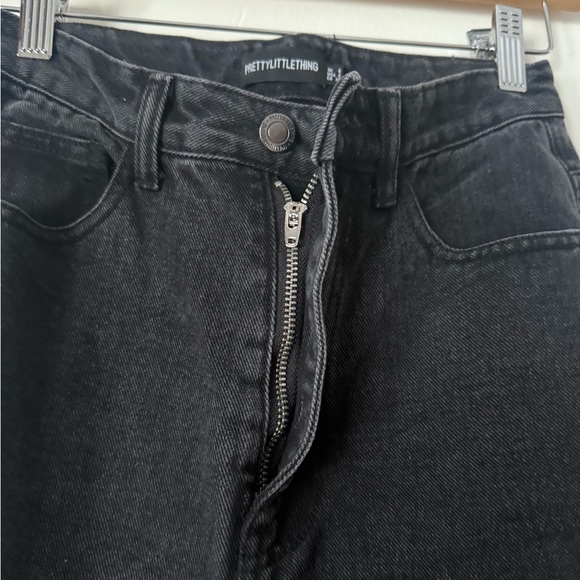 PrettyLittleThing High-Waisted Black/Charcoal Distressed Straight Leg Jeans,US 6 - Picture 8 of 9